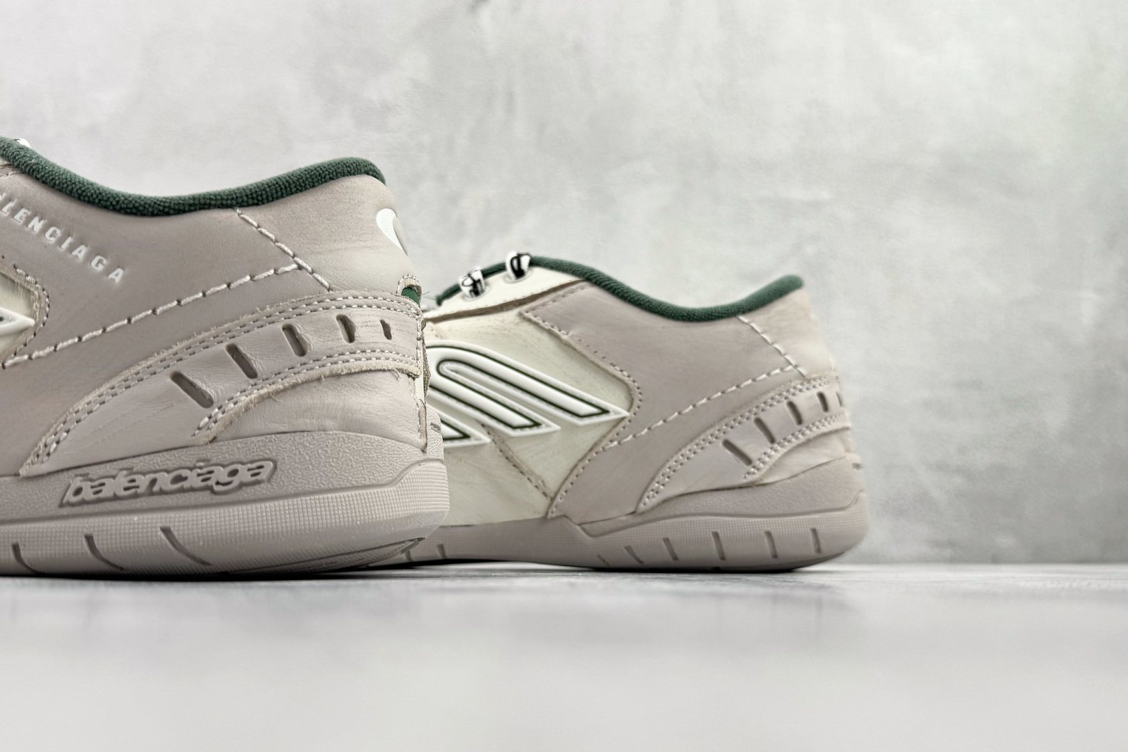 最新外贸批次 Balenciaga巴黎世家 Hamptons Worn-Out 米色 841765WCURS-High Quatity Cheap Brand wholesale wholesaler seller Clothes Bags handbags Sneakers Top Fashion Clothing Shoes from China Factory Chinese suppliers best Quality Beautiful Price 最新外贸批次 Balenciaga巴黎世家 Hamptons Worn-Out 米色 841765WCURS