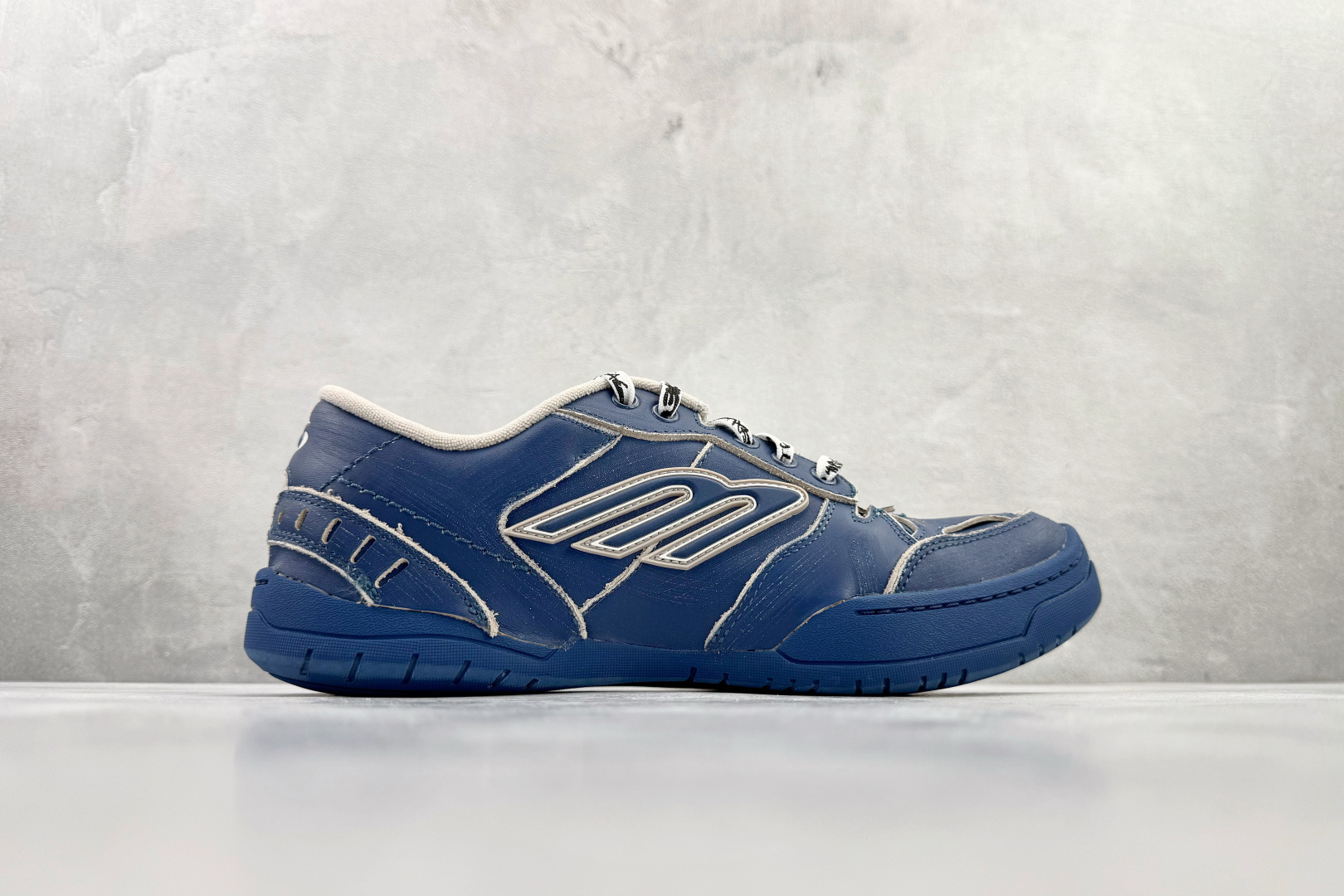 最新外贸批次 Balenciaga巴黎世家 Hamptons Worn-Out蓝色 841765WCURS