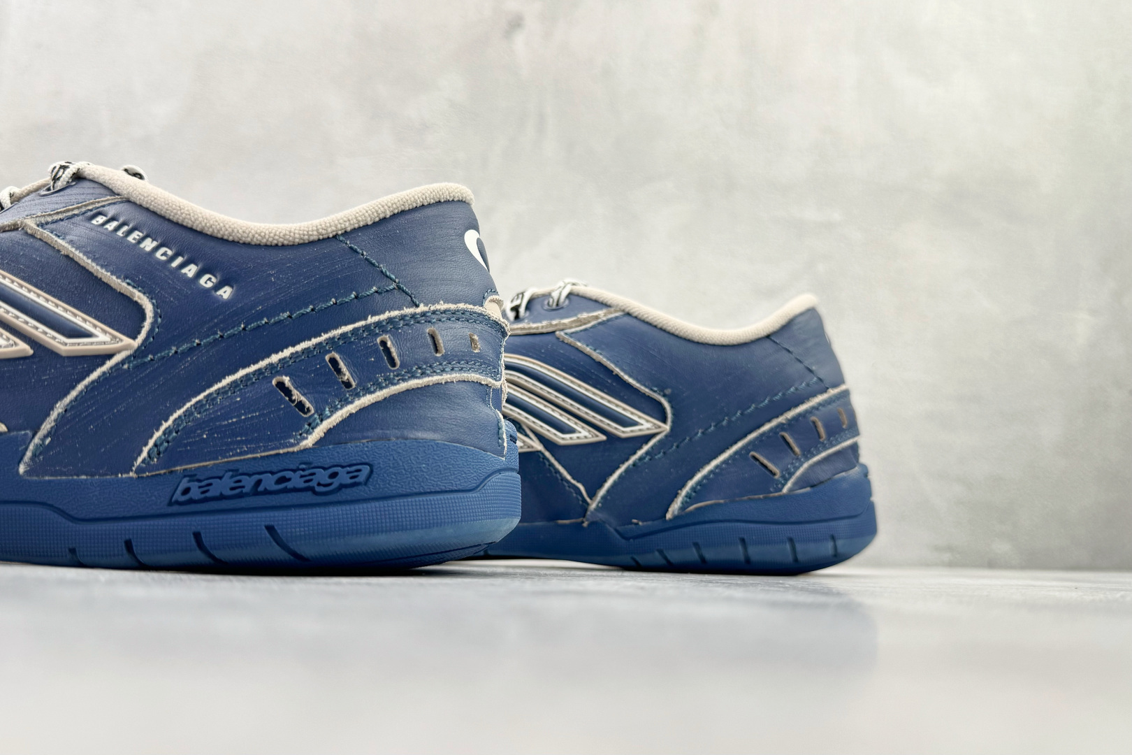 最新外贸批次 Balenciaga巴黎世家 Hamptons Worn-Out蓝色 841765WCURS