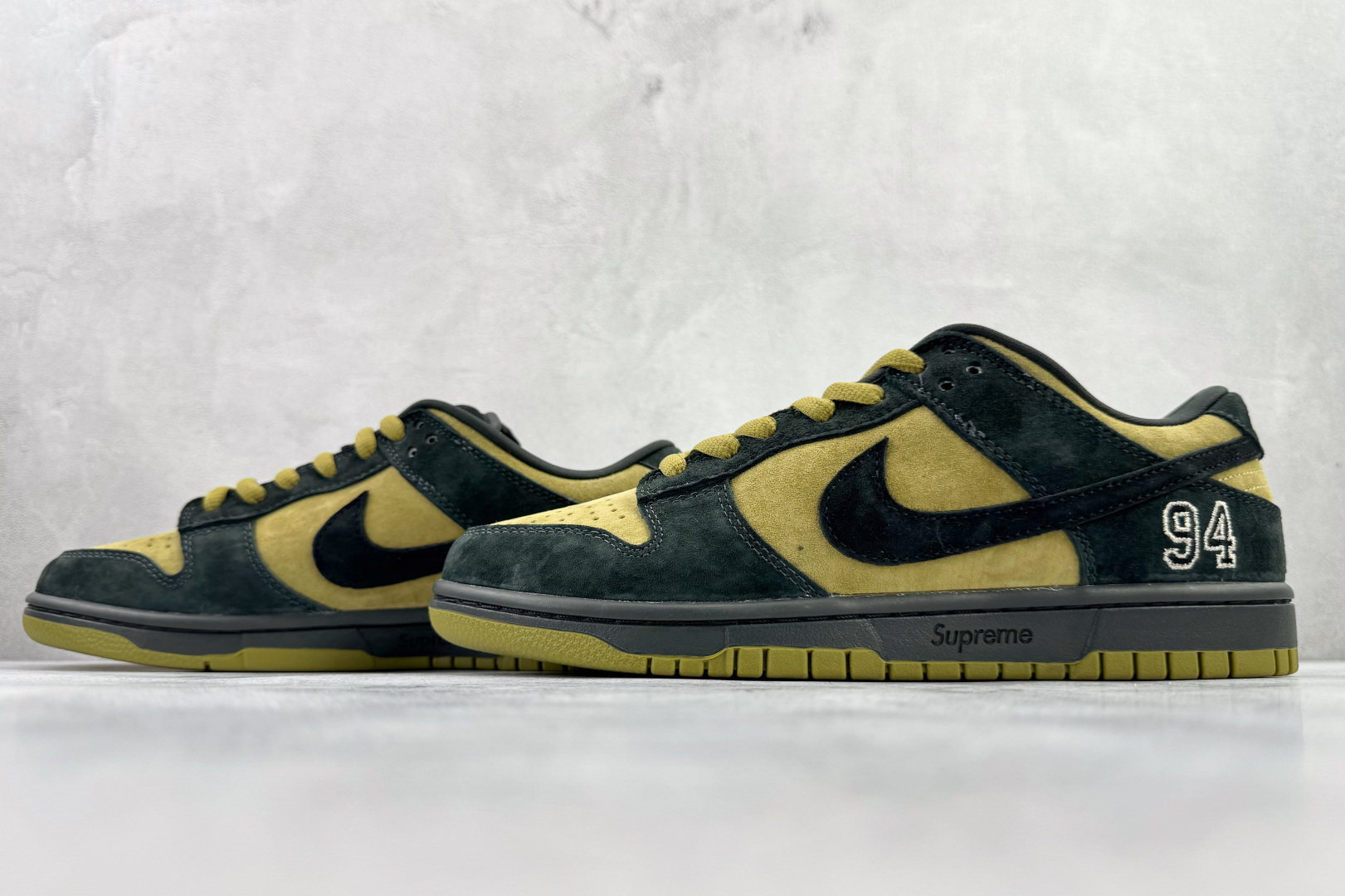 Supreme x Nike Dunk SB Low 黄黑 HQ8487-300-High Quatity Cheap Brand wholesale wholesaler seller Clothes Bags handbags Sneakers Top Fashion Clothing Shoes from China Factory Chinese suppliers best Quality Beautiful Price Supreme x Nike Dunk SB Low 黄黑 HQ8487-300