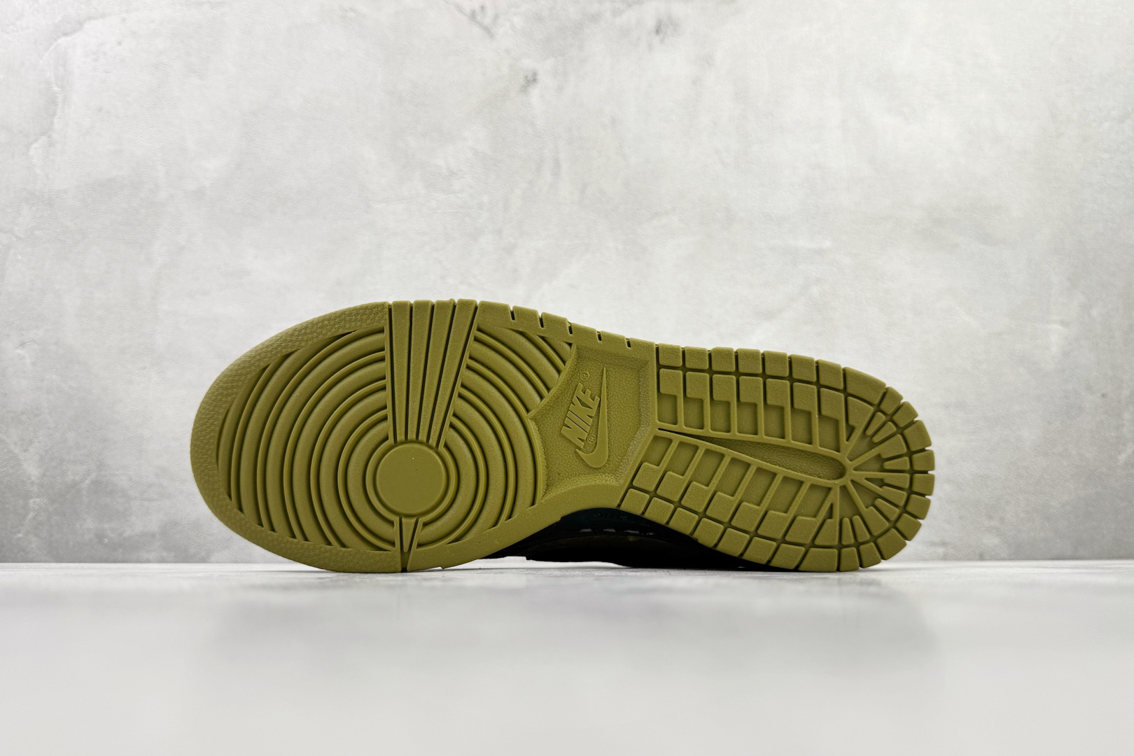 Supreme x Nike Dunk SB Low 黄黑 HQ8487-300-High Quatity Cheap Brand wholesale wholesaler seller Clothes Bags handbags Sneakers Top Fashion Clothing Shoes from China Factory Chinese suppliers best Quality Beautiful Price Supreme x Nike Dunk SB Low 黄黑 HQ8487-300