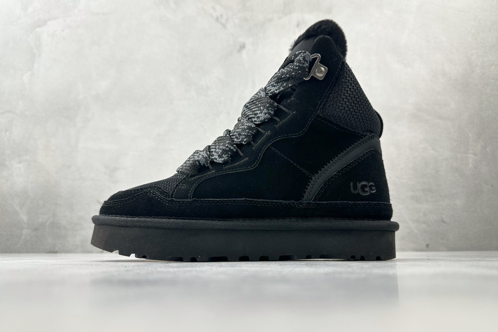 Top 💰250
UGG W CLASSIC HIEHMEL 黑色

货号：1145390-BLACK
尺码：35 36 36.5 37.5 38 38.5 39 40 40.5 41 42 42.5 43 44 44.5 45 
编码：39