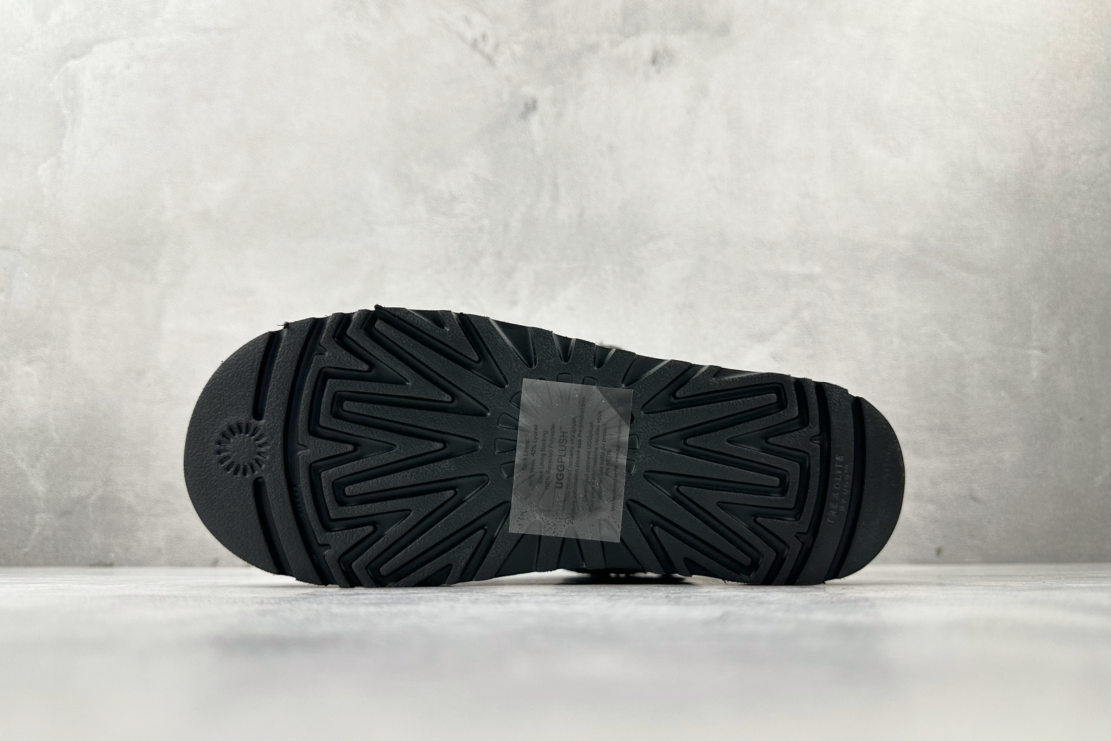Top 本地💰290
UGG W CLASSIC HIEHMEL 黑色

货号：1145390-BLACK
尺码：35 36 36.5 37.5 38 38.5 39 40 40.5 41 42 42.5 43 44 44.5 45 
编码：39