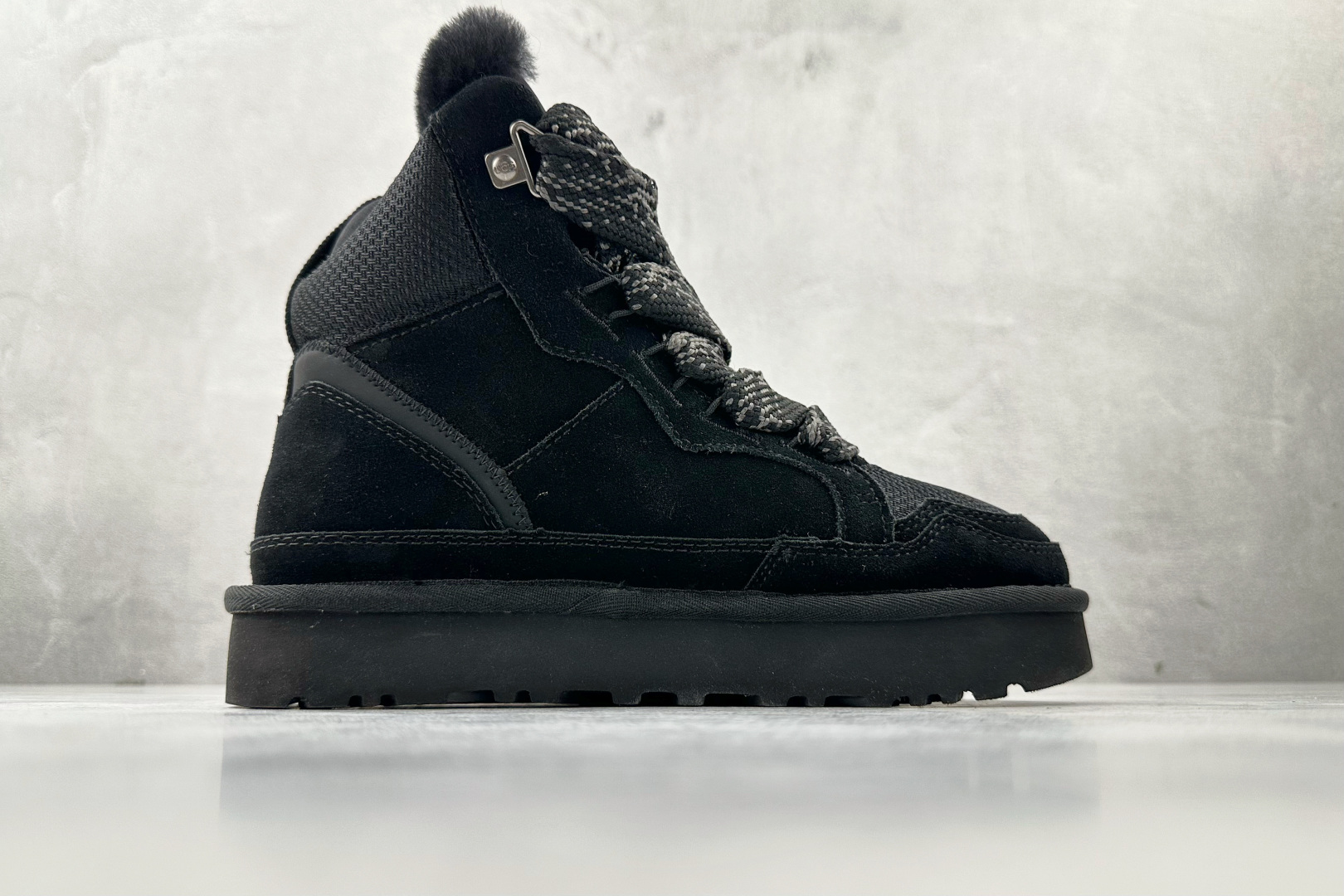 Top 本地💰290
UGG W CLASSIC HIEHMEL 黑色

货号：1145390-BLACK
尺码：35 36 36.5 37.5 38 38.5 39 40 40.5 41 42 42.5 43 44 44.5 45 
编码：39