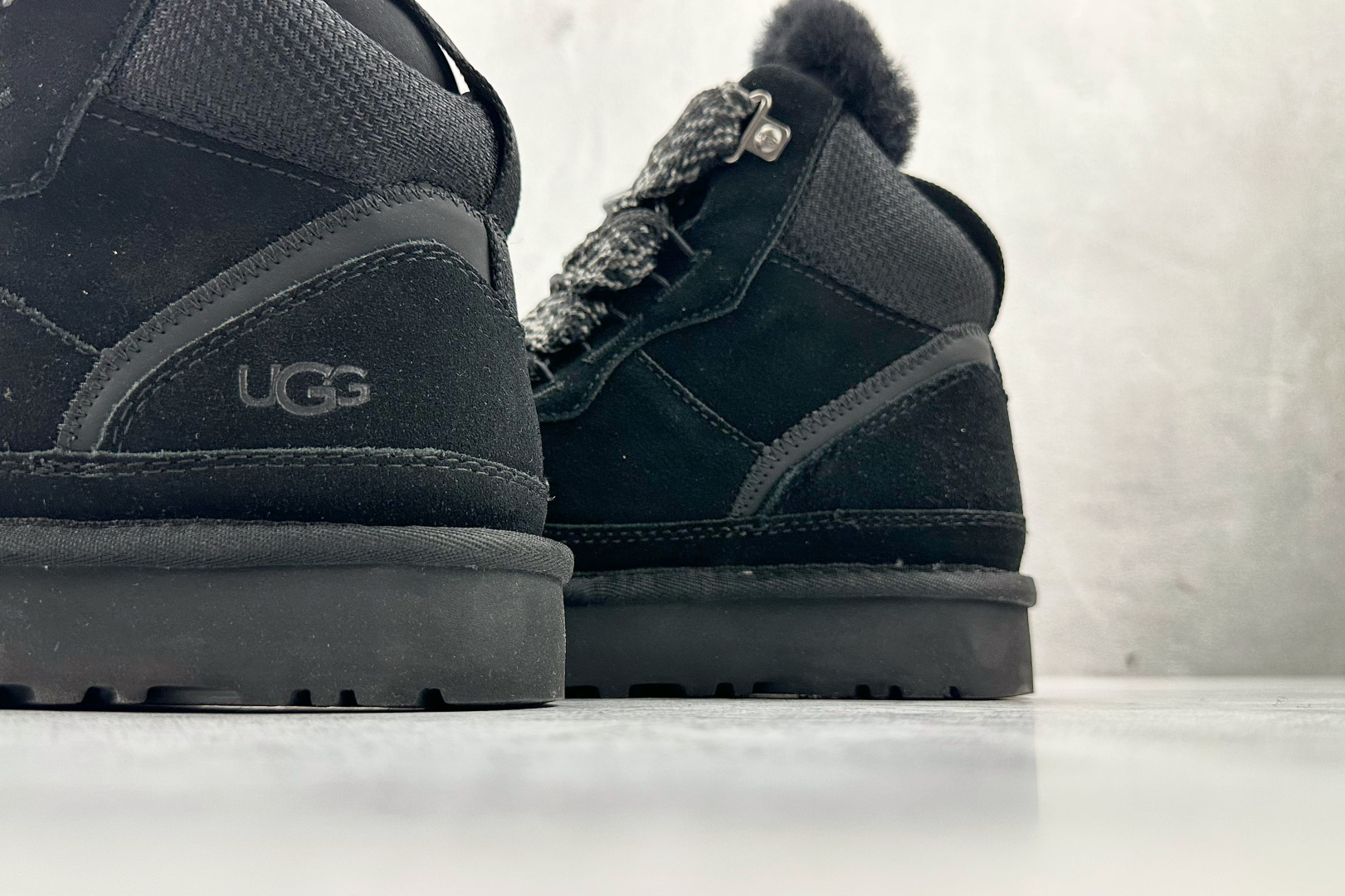 Top 本地💰290
UGG W CLASSIC HIEHMEL 黑色

货号：1145390-BLACK
尺码：35 36 36.5 37.5 38 38.5 39 40 40.5 41 42 42.5 43 44 44.5 45 
编码：39