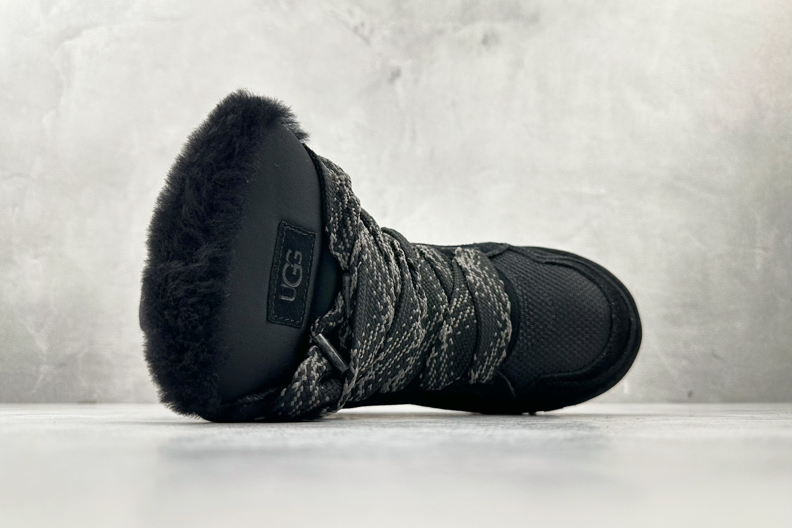 Top 本地💰290
UGG W CLASSIC HIEHMEL 黑色

货号：1145390-BLACK
尺码：35 36 36.5 37.5 38 38.5 39 40 40.5 41 42 42.5 43 44 44.5 45 
编码：39