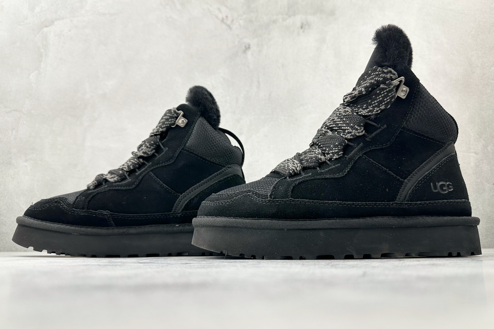 Top 本地💰290
UGG W CLASSIC HIEHMEL 黑色

货号：1145390-BLACK
尺码：35 36 36.5 37.5 38 38.5 39 40 40.5 41 42 42.5 43 44 44.5 45 
编码：39