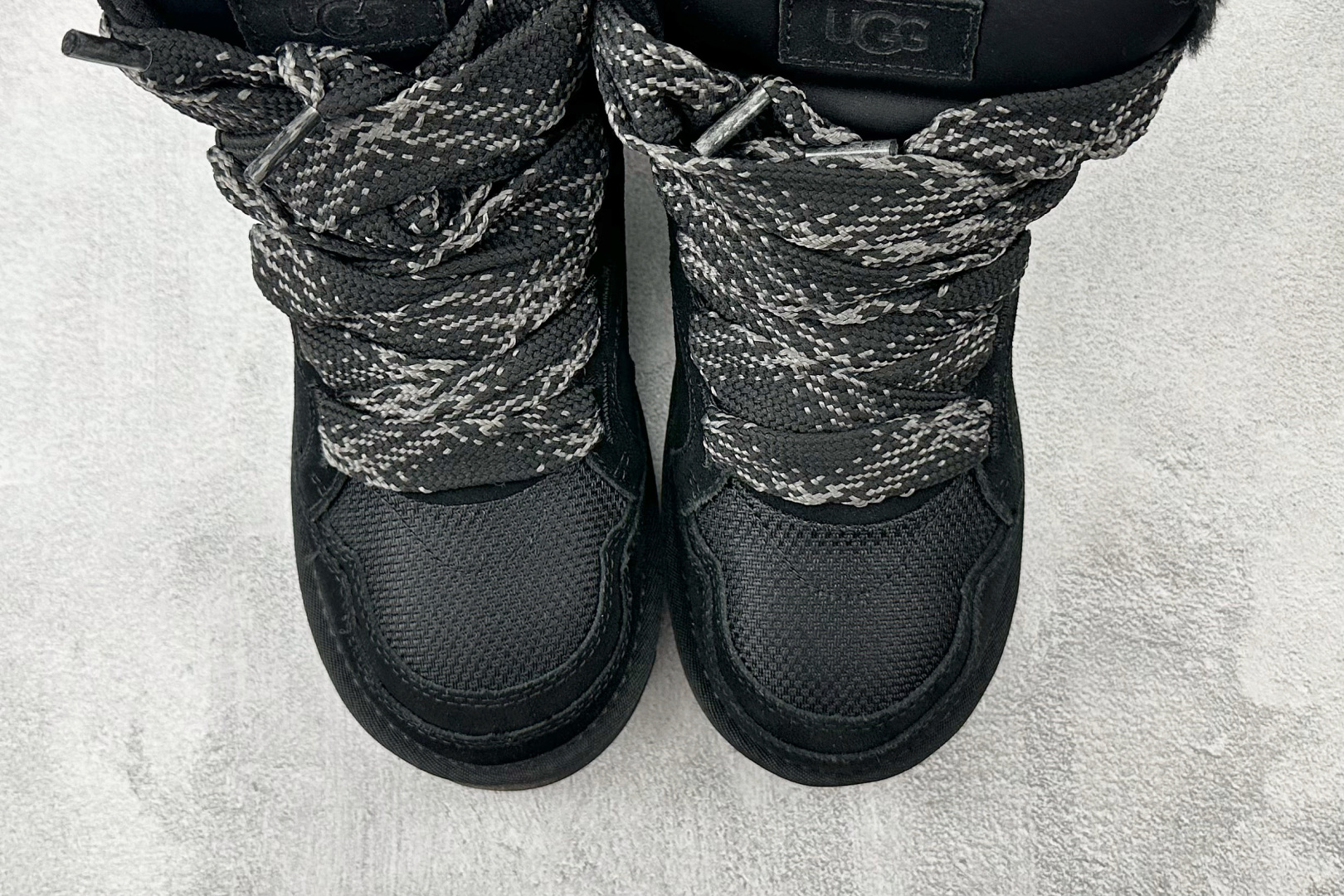 Top 本地💰290
UGG W CLASSIC HIEHMEL 黑色

货号：1145390-BLACK
尺码：35 36 36.5 37.5 38 38.5 39 40 40.5 41 42 42.5 43 44 44.5 45 
编码：39