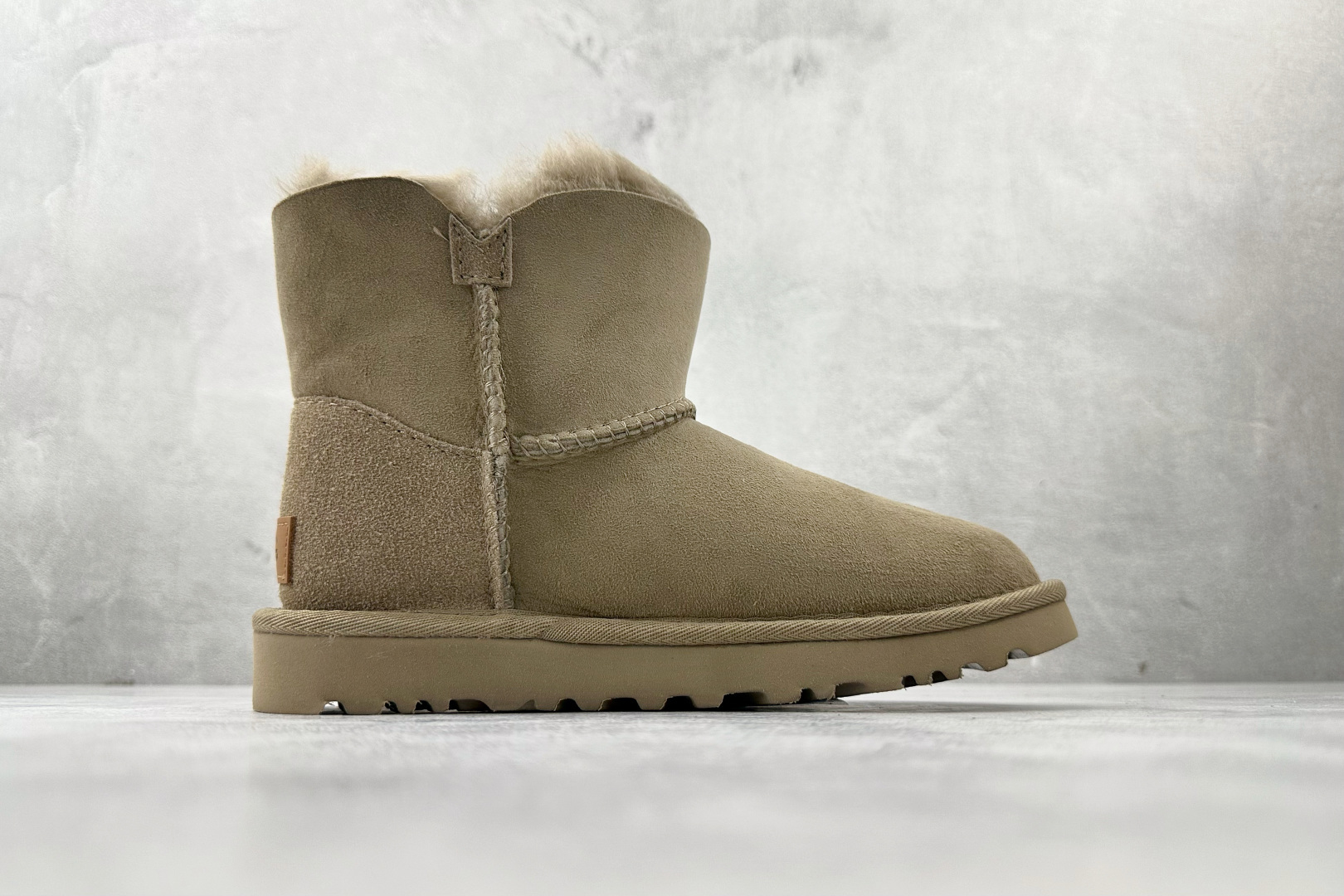 UGG Bailey Mini Bailey Button II Boot 羚羊棕色 1016422 ALP