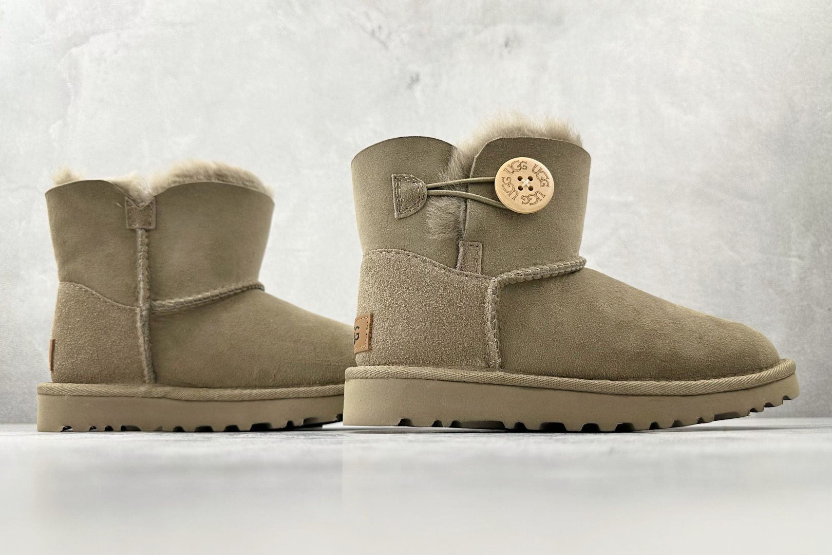 UGG Bailey Mini Bailey Button II Boot 羚羊棕色 1016422 ALP