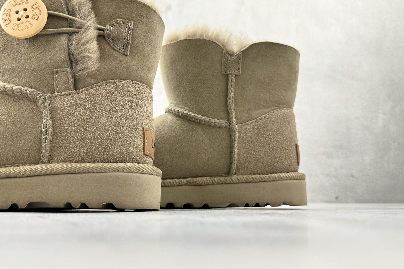 UGG Bailey Mini Bailey Button II Boot 羚羊棕色 1016422 ALP