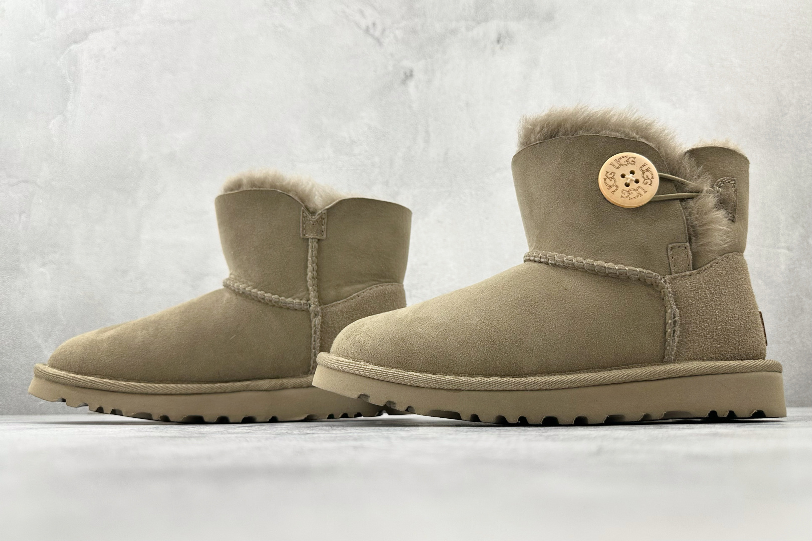 UGG Bailey Mini Bailey Button II Boot 羚羊棕色 1016422 ALP