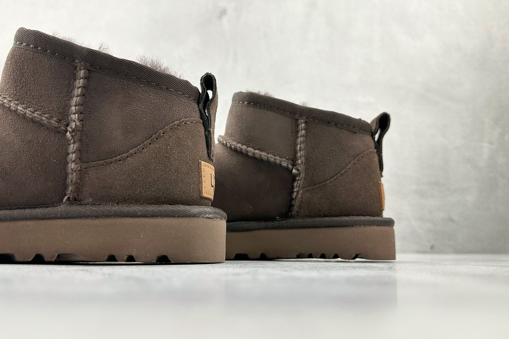 UGG CLASSIC ULTRA MINI 深棕色 1116109-CHO-High Quatity Cheap Brand wholesale wholesaler seller Clothes Bags handbags Sneakers Top Fashion Clothing Shoes from China Factory Chinese suppliers best Quality Beautiful Price UGG CLASSIC ULTRA MINI 深棕色 1116109-CHO