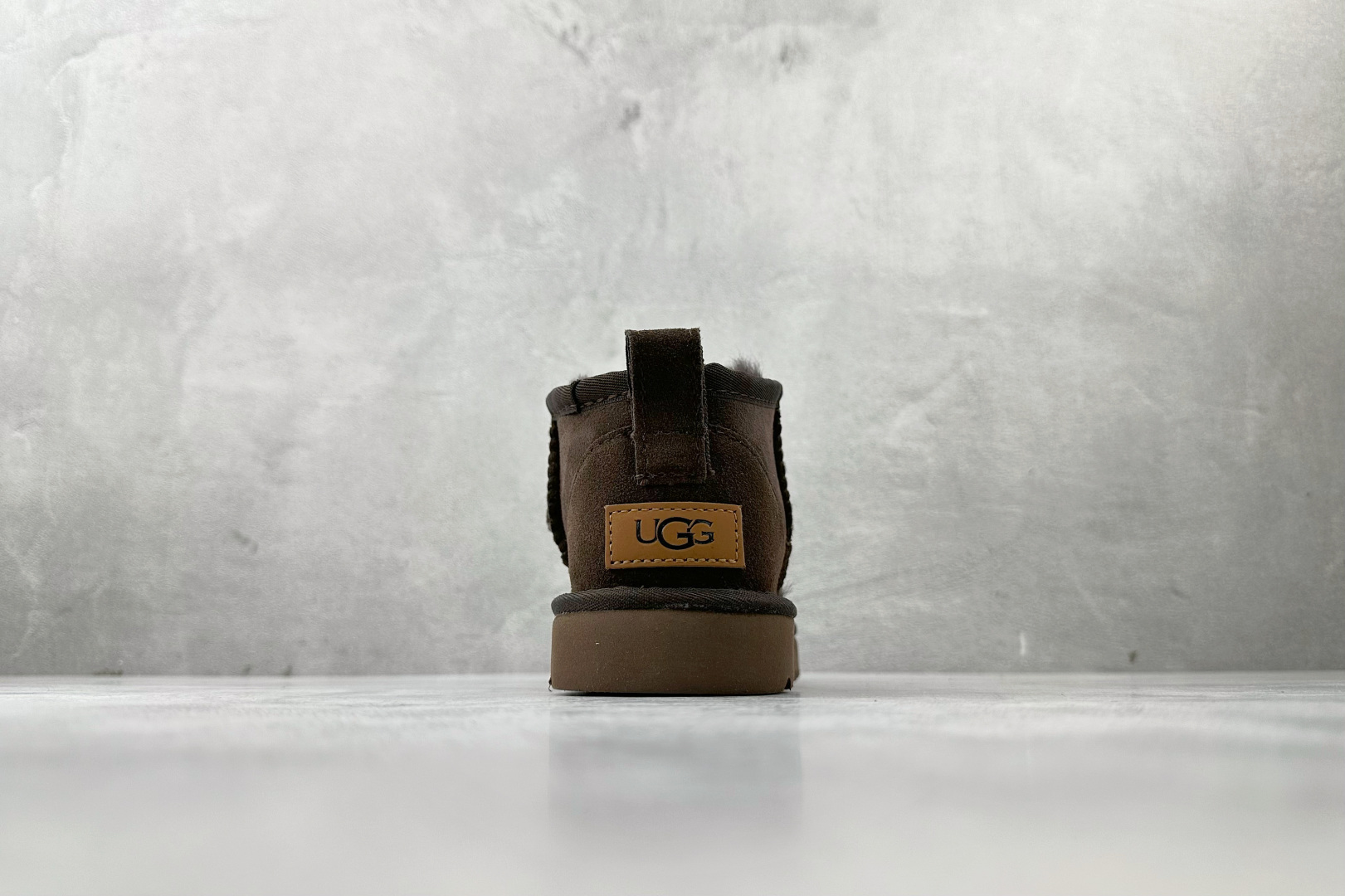 UGG CLASSIC ULTRA MINI 深棕色 1116109-CHO-High Quatity Cheap Brand wholesale wholesaler seller Clothes Bags handbags Sneakers Top Fashion Clothing Shoes from China Factory Chinese suppliers best Quality Beautiful Price UGG CLASSIC ULTRA MINI 深棕色 1116109-CHO