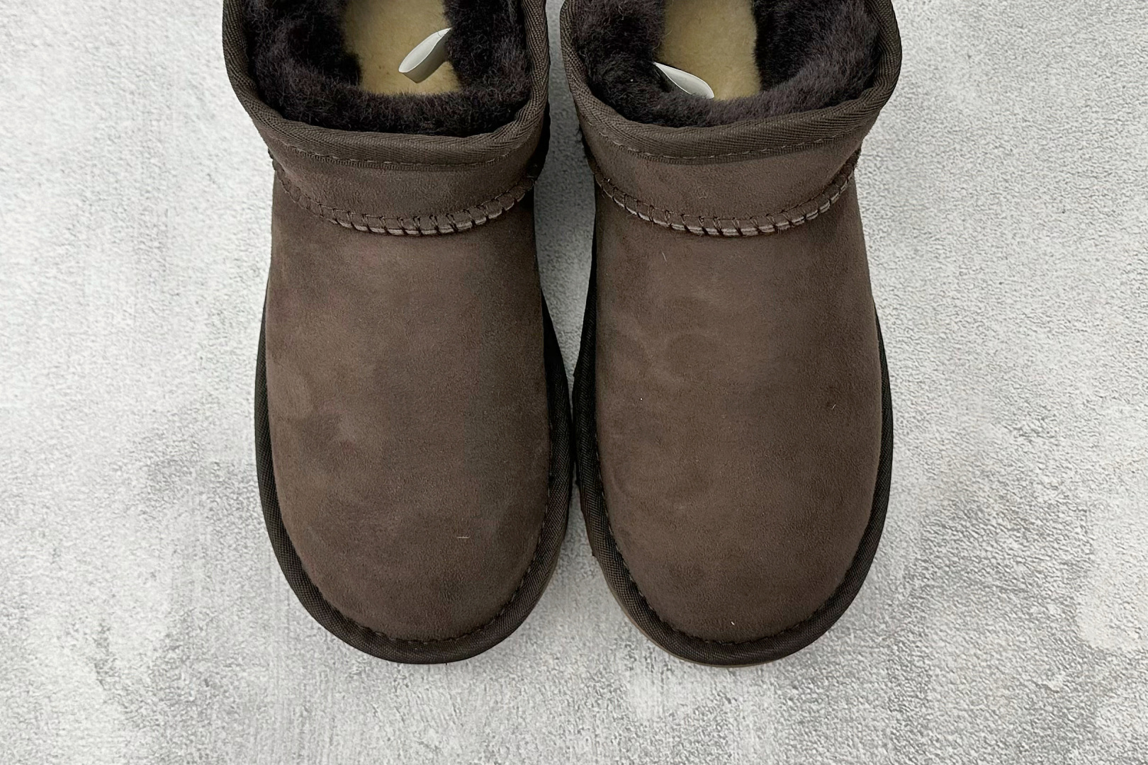 UGG CLASSIC ULTRA MINI 深棕色 1116109-CHO-High Quatity Cheap Brand wholesale wholesaler seller Clothes Bags handbags Sneakers Top Fashion Clothing Shoes from China Factory Chinese suppliers best Quality Beautiful Price UGG CLASSIC ULTRA MINI 深棕色 1116109-CHO
