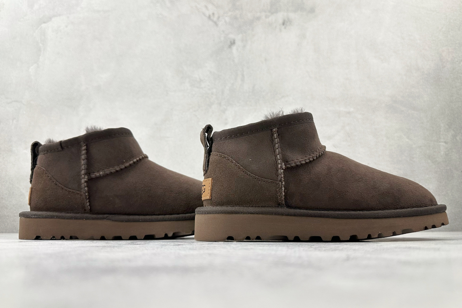 UGG CLASSIC ULTRA MINI 深棕色 1116109-CHO-High Quatity Cheap Brand wholesale wholesaler seller Clothes Bags handbags Sneakers Top Fashion Clothing Shoes from China Factory Chinese suppliers best Quality Beautiful Price UGG CLASSIC ULTRA MINI 深棕色 1116109-CHO