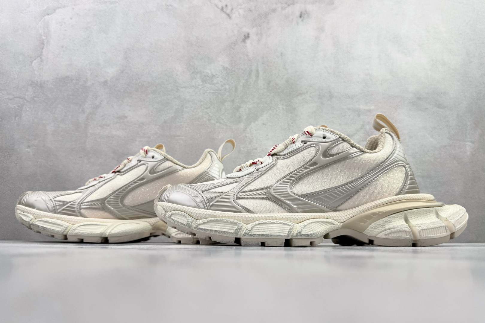 Balenciaga巴黎世家 3XL 银粉 734734 W3XLX 2260-High Quatity Cheap Brand wholesale wholesaler seller Clothes Bags handbags Sneakers Top Fashion Clothing Shoes from China Factory Chinese suppliers best Quality Beautiful Price Balenciaga巴黎世家 3XL 银粉 734734 W3XLX 2260