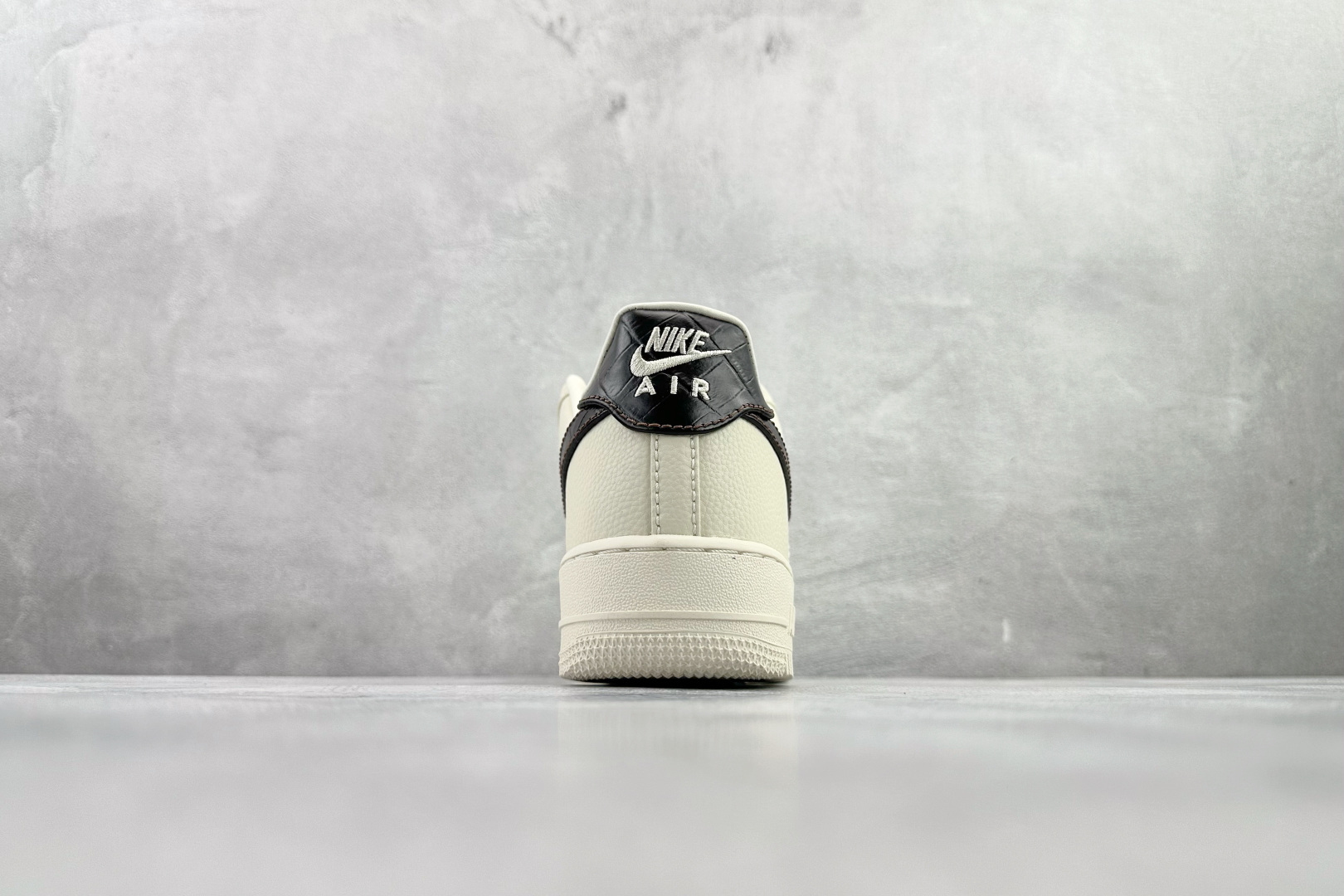 Nike Air Force 1 Low 酒红 IH7332-001-莆田鞋,莆田鞋货源,高仿鞋,高仿鞋货源,安福档口,莆田高仿鞋,莆田鞋批发,高仿鞋批发,莆田高仿运动鞋,高仿运动鞋,莆田运动鞋 Nike Air Force 1 Low 酒红 IH7332-001