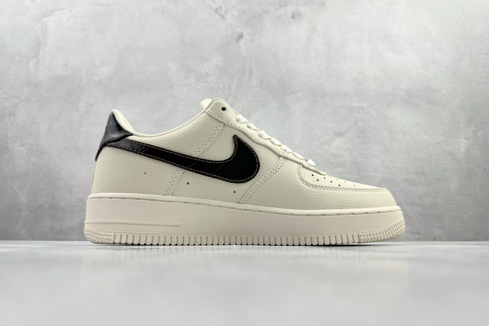 Nike Air Force 1 Low 酒红 IH7332-001-莆田鞋,莆田鞋货源,高仿鞋,高仿鞋货源,安福档口,莆田高仿鞋,莆田鞋批发,高仿鞋批发,莆田高仿运动鞋,高仿运动鞋,莆田运动鞋 Nike Air Force 1 Low 酒红 IH7332-001