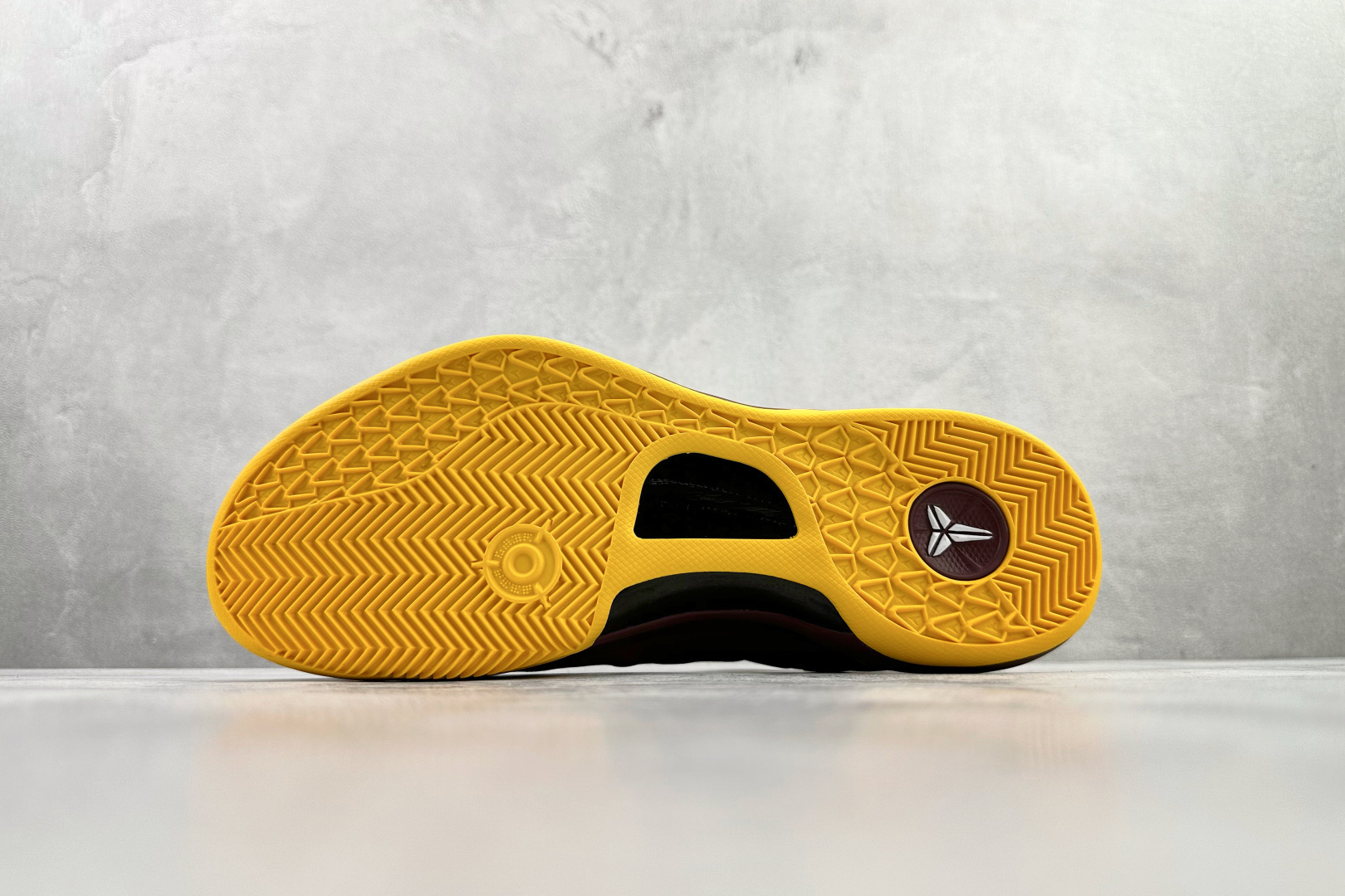 顶级纯原 完美复刻 定制球鞋 Nike Kobe 8 protro 红黄 1647930-莆田鞋,莆田鞋货源,高仿鞋,高仿鞋货源,安福档口,莆田高仿鞋,莆田鞋批发,高仿鞋批发,莆田高仿运动鞋,高仿运动鞋,莆田运动鞋 顶级纯原 完美复刻 定制球鞋 Nike Kobe 8 protro 红黄 1647930