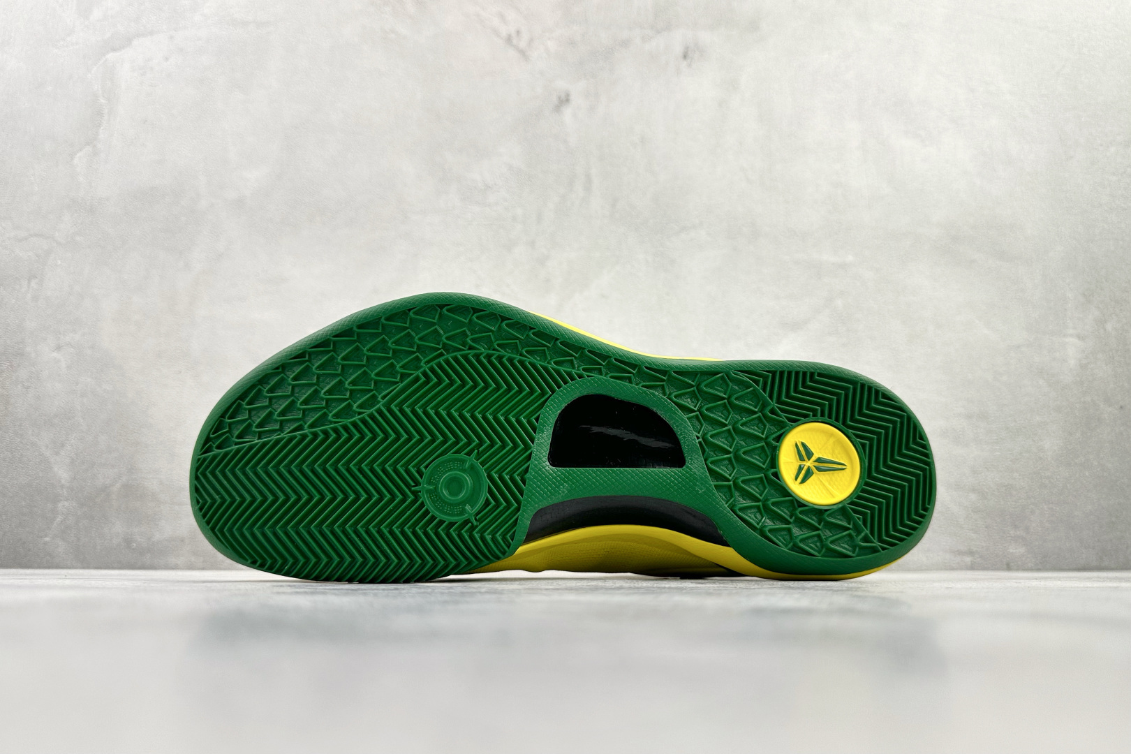 G 450 顶级纯原 完美复刻 定制球鞋 Nike Kobe 8 811制造 Duck 黄绿 FJ9364-100