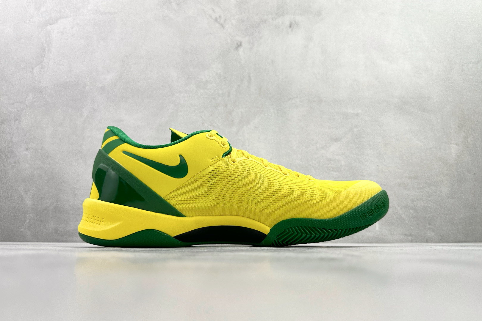G 450 顶级纯原 完美复刻 定制球鞋 Nike Kobe 8 811制造 Duck 黄绿 FJ9364-100