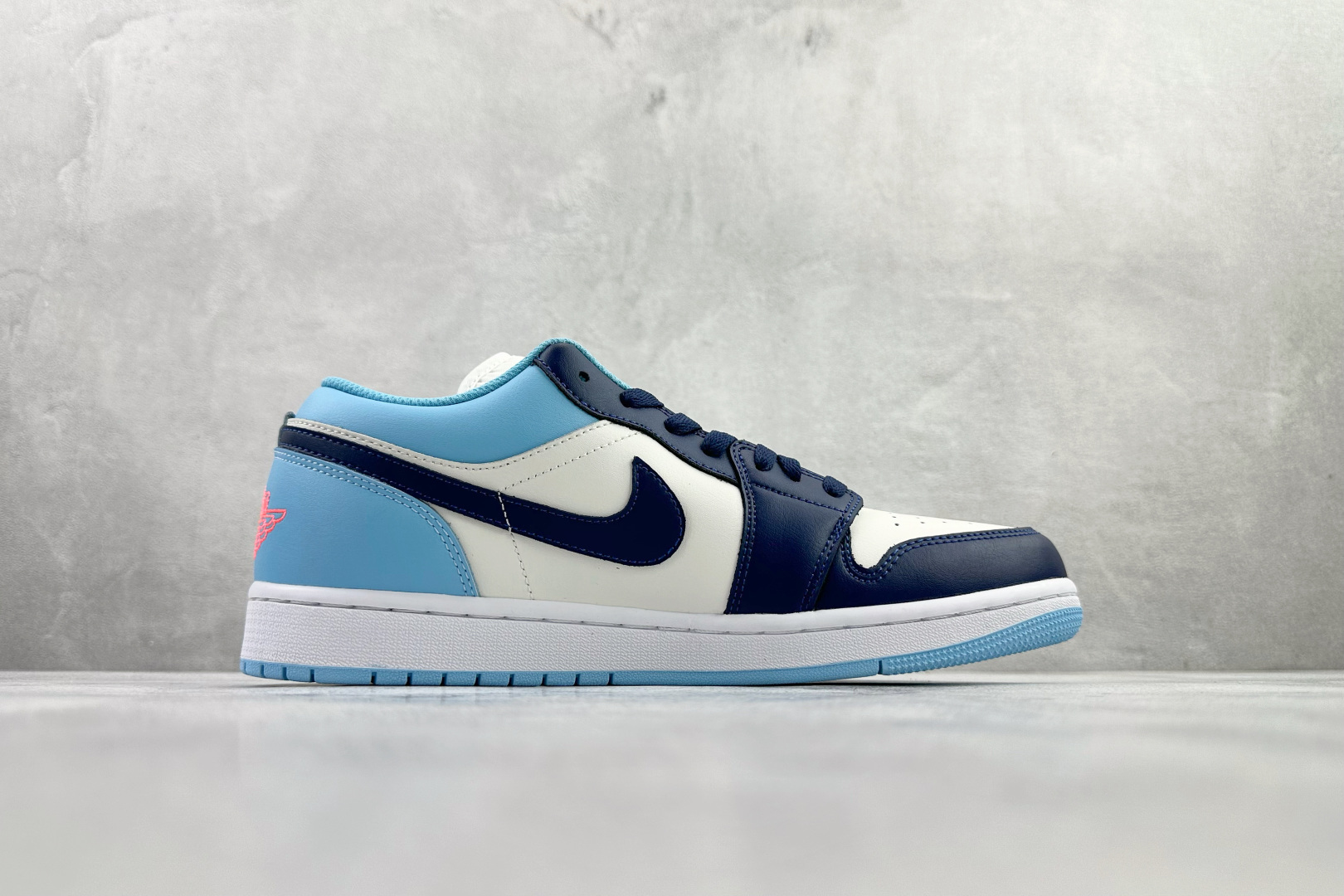 200 综合版 Jordan Air Jordan 1 白蓝色 553558-149