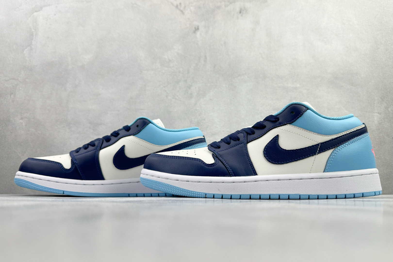 200 综合版 Jordan Air Jordan 1 白蓝色 553558-149