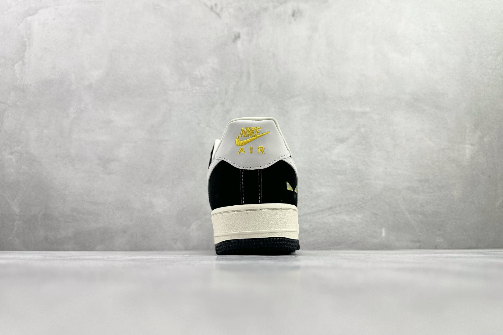 260 Nike Air Force 1 low FENDI 联名 黑白色 DX1888-099