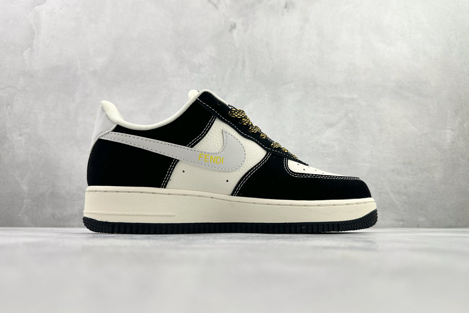 260 Nike Air Force 1 low FENDI 联名 黑白色 DX1888-099