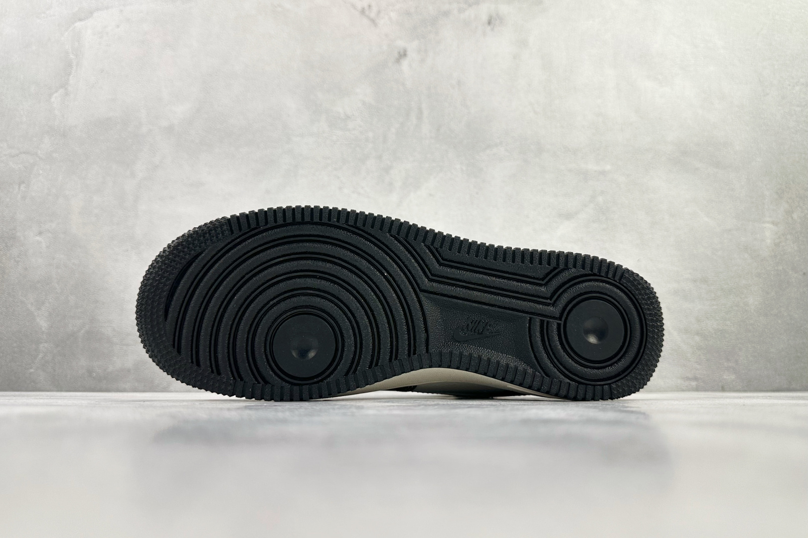 260 Nike Air Force 1 low FENDI 联名 黑白色 DX1888-099