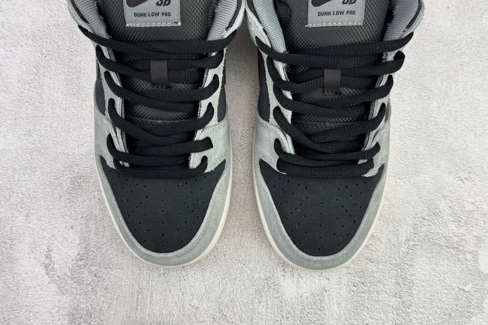 240 Supreme x Nike Dunk SB Low 灰黑色 HF3063-001