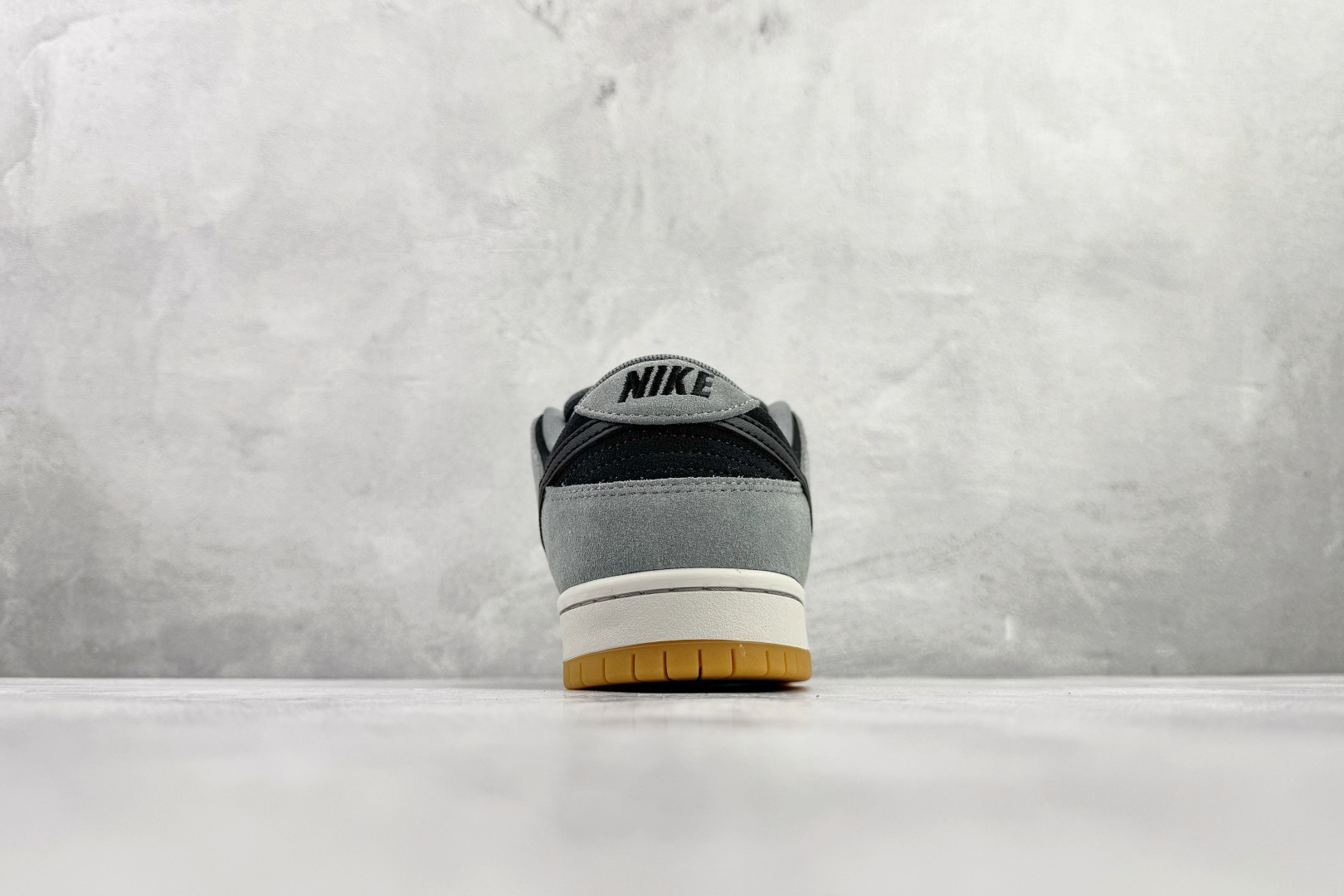 240 Supreme x Nike Dunk SB Low 灰黑色 HF3063-001