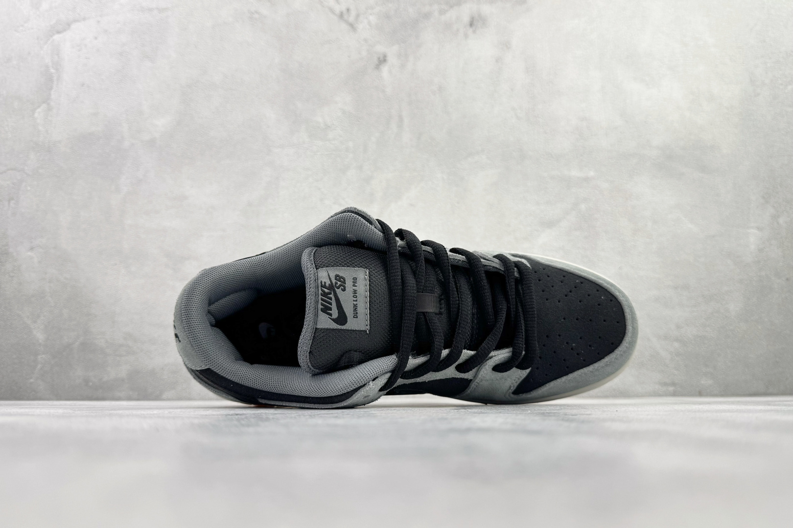 240 Supreme x Nike Dunk SB Low 灰黑色 HF3063-001