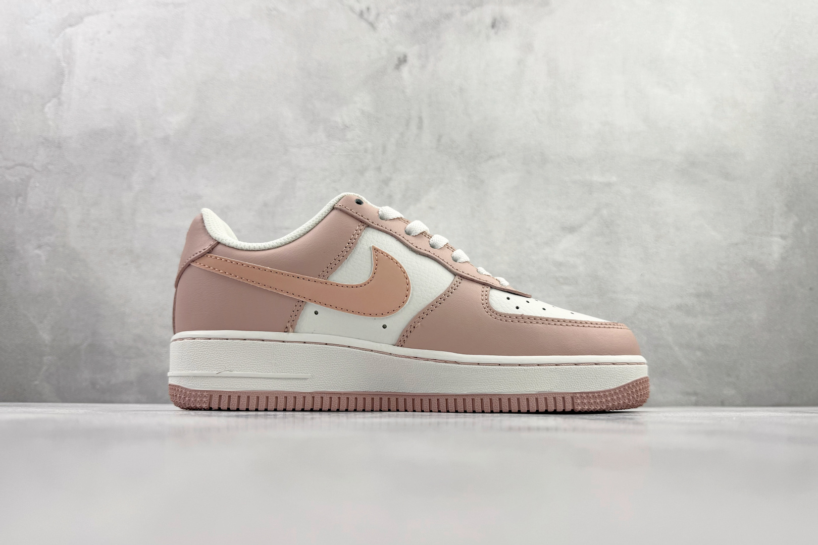 260 Nike Air Force 1 07 LABUBU 联名 粉白 KJ5188-694