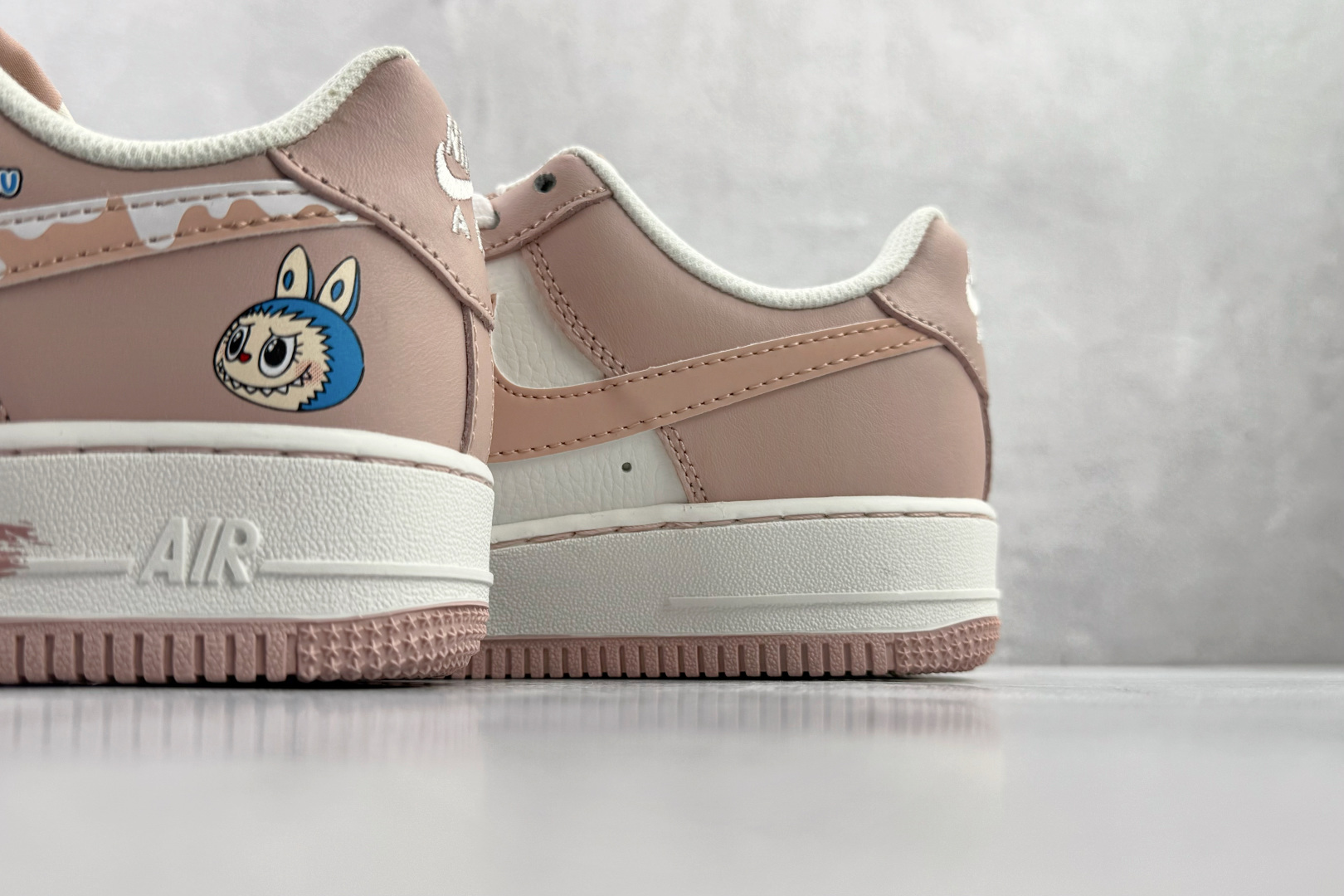 260 Nike Air Force 1 07 LABUBU 联名 粉白 KJ5188-694