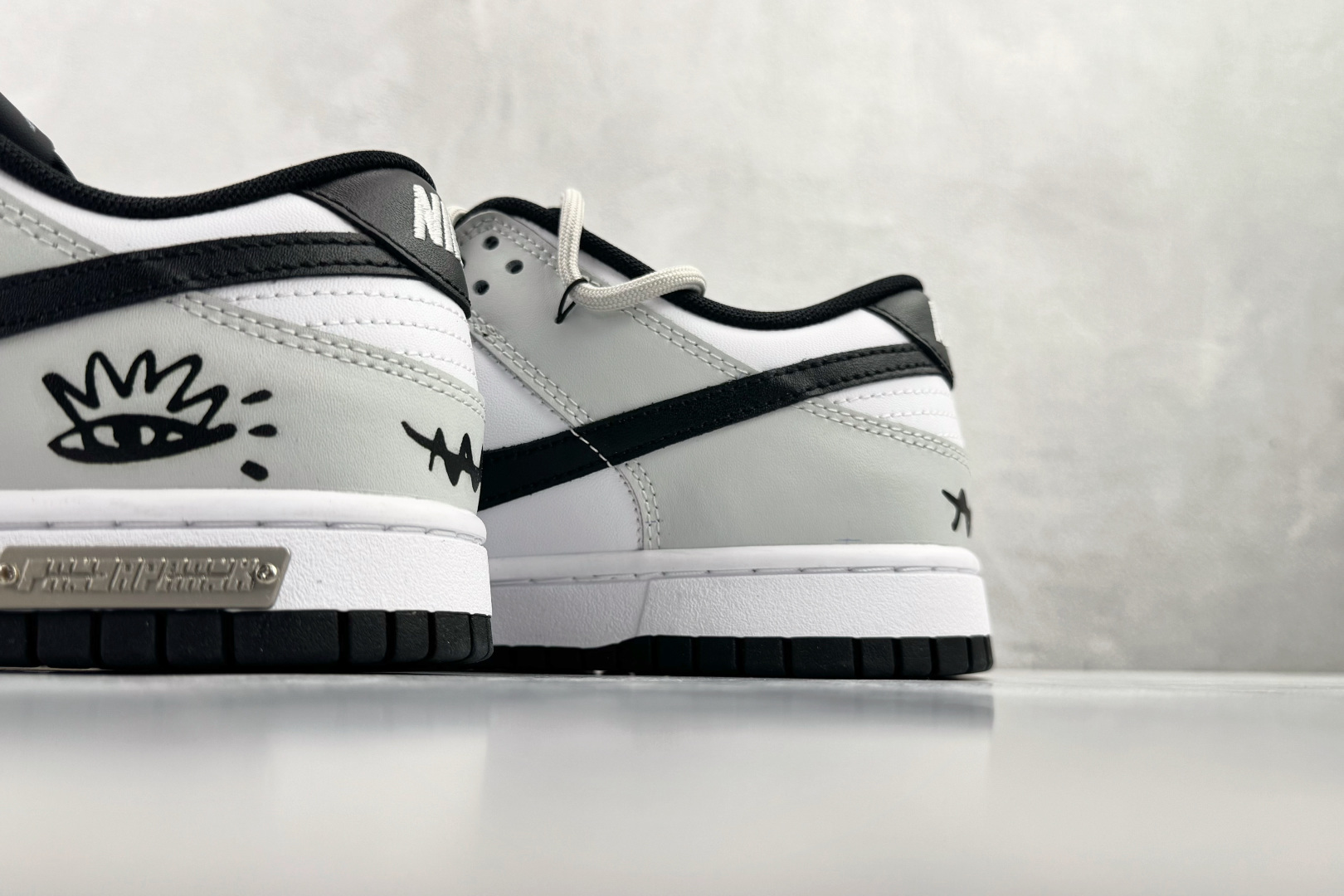 300 定制球鞋 Nike Dunk LOW RETRO 不羁涂鸦 黑白 DD1391-100