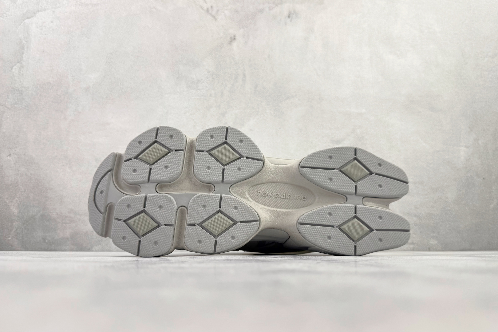 大厂出品 New Balance NB 9060 灰色 U9060IAB