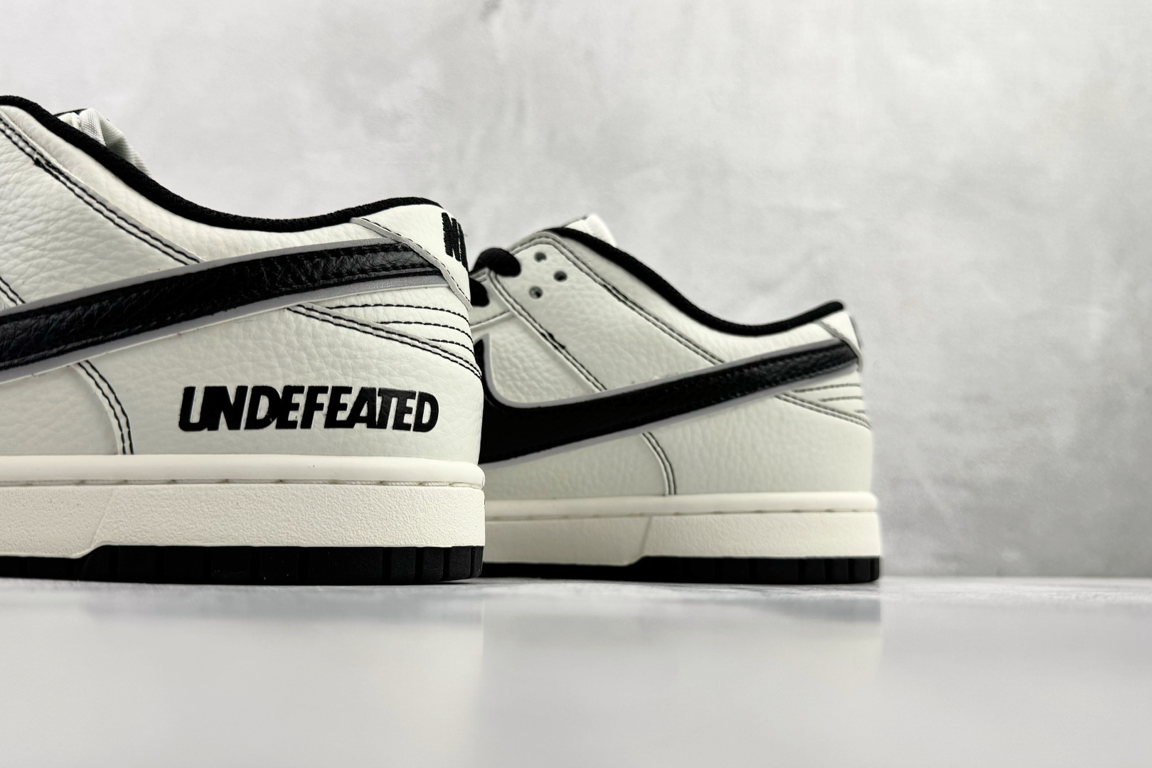 Nike Dunk Low 白黑色 UN1697-666