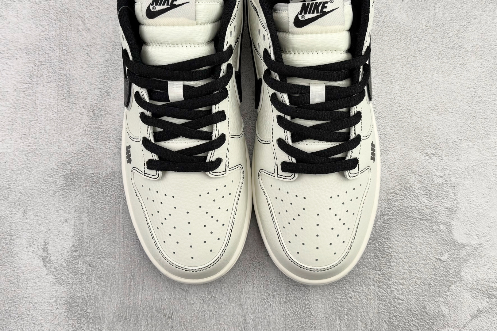 Nike Dunk Low 白黑色 UN1697-666