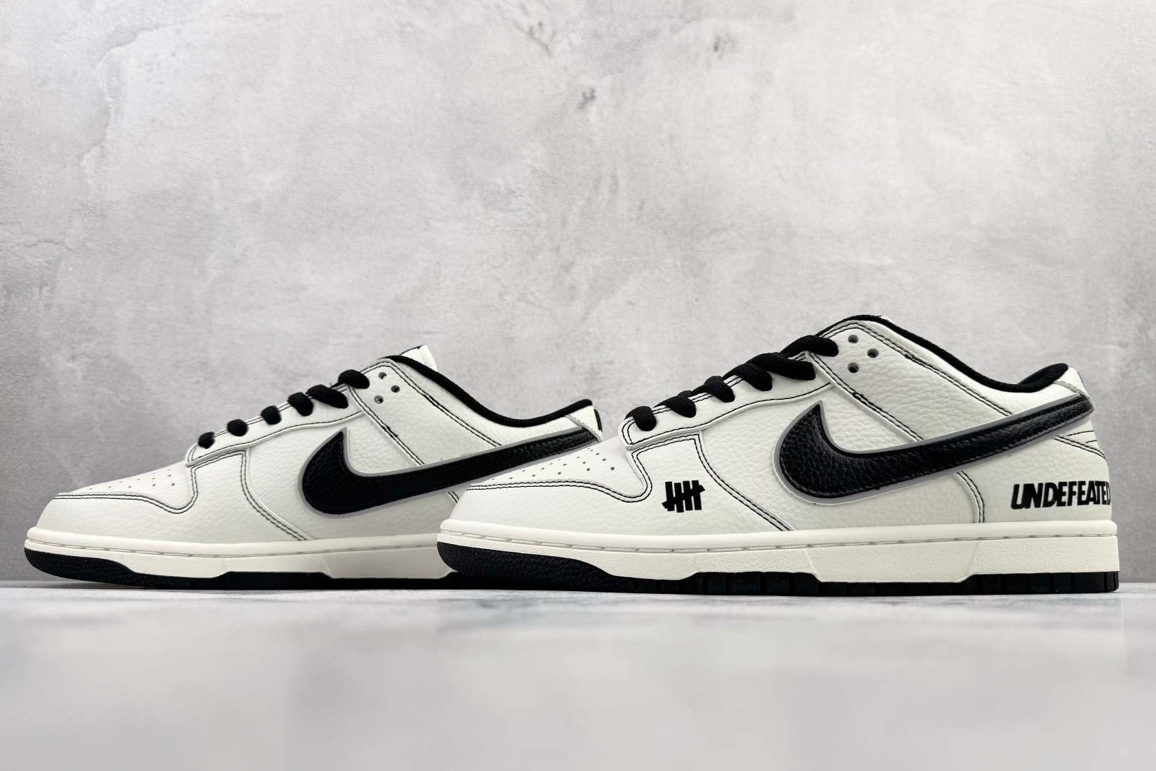 Nike Dunk Low 白黑色 UN1697-666