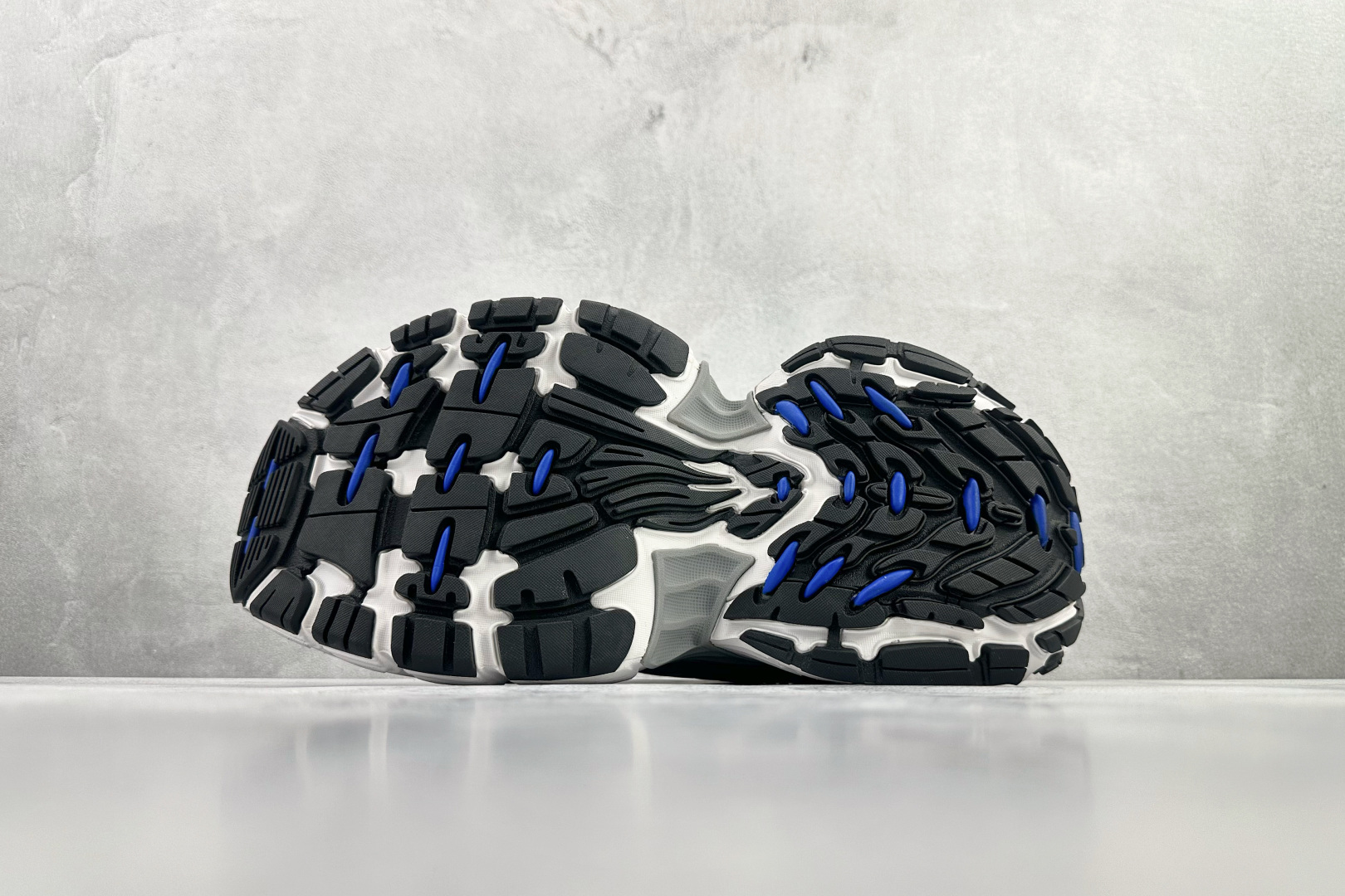 最新外贸批次 Balenciaga巴黎世家 6XL 蓝色 815859W2MV2