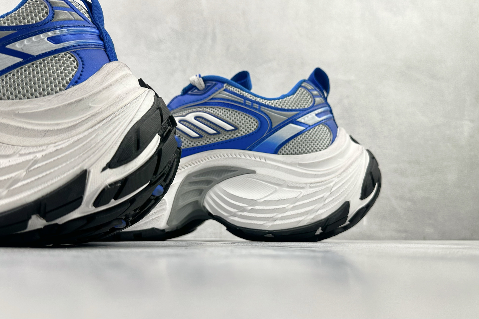 最新外贸批次 Balenciaga巴黎世家 6XL 蓝色 815859W2MV2