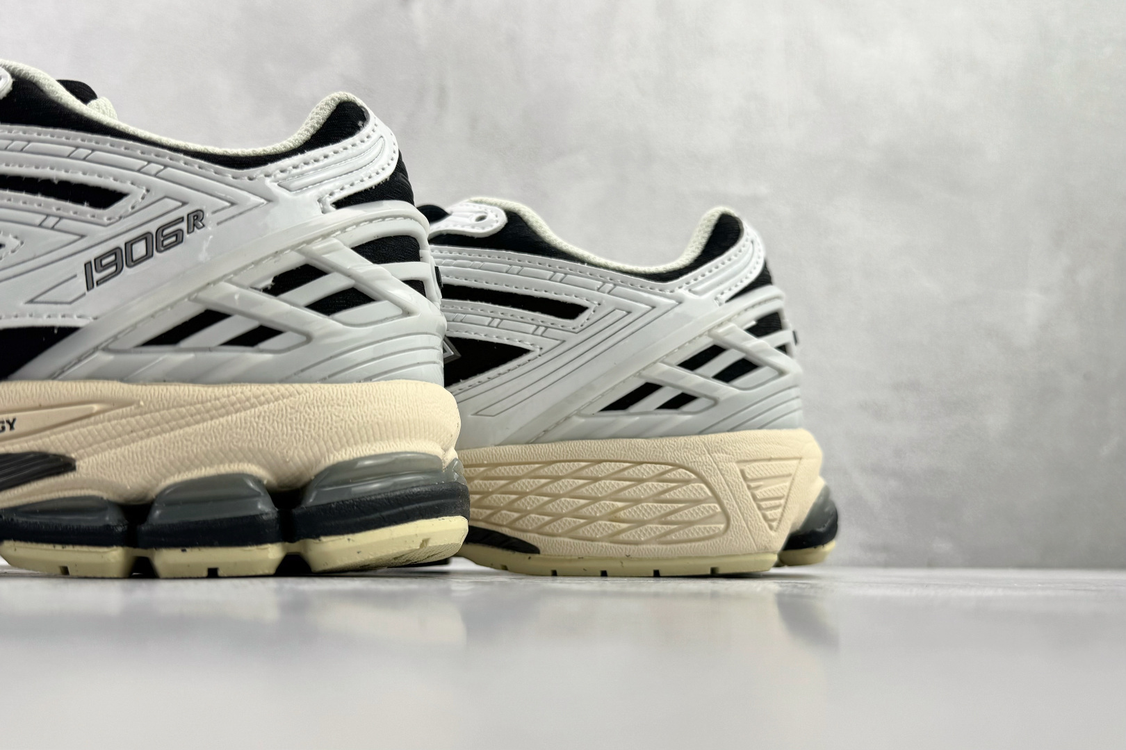 200 纯原出品 New Balance NB 1906R 白黑色 U1906RCI