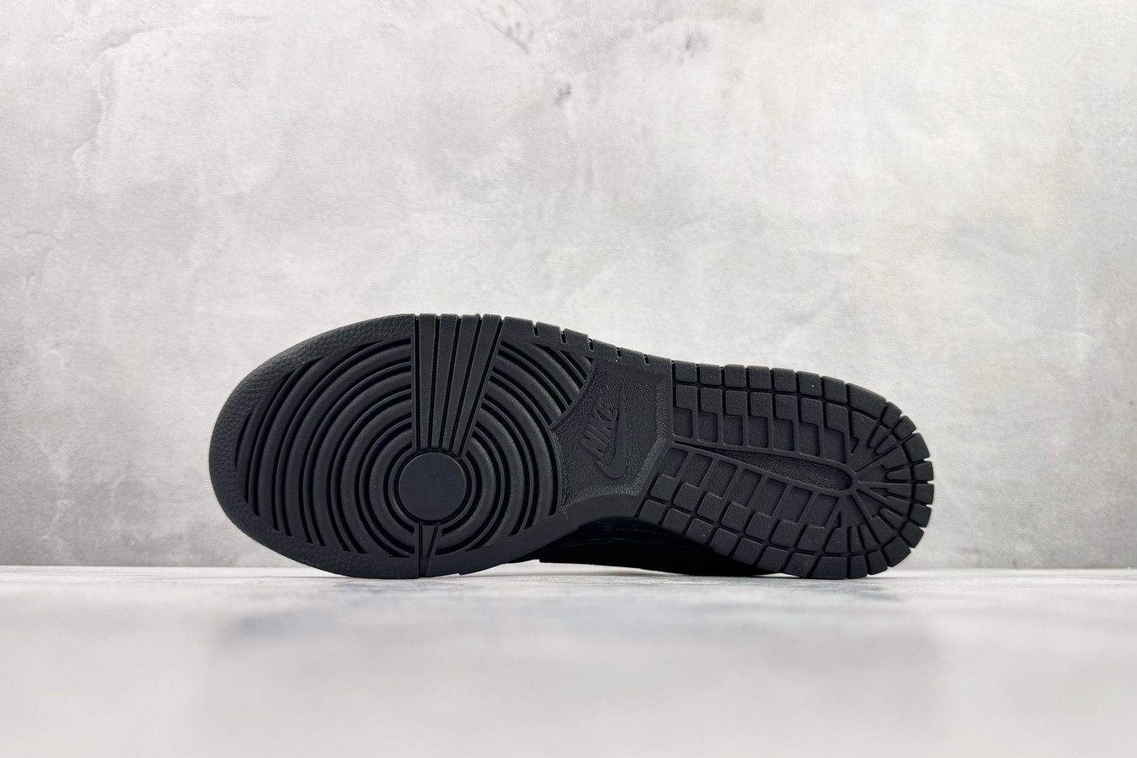 Supreme x Nike Dunk SB Low 黑色 HQ8487-001