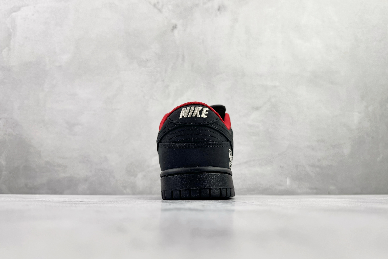 Supreme x Nike Dunk SB Low 黑色 HQ8487-001