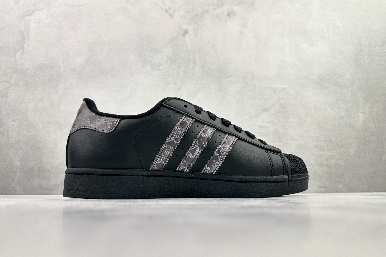 150 平台专供 adidas originals Superstar 2 黑色 JP6058