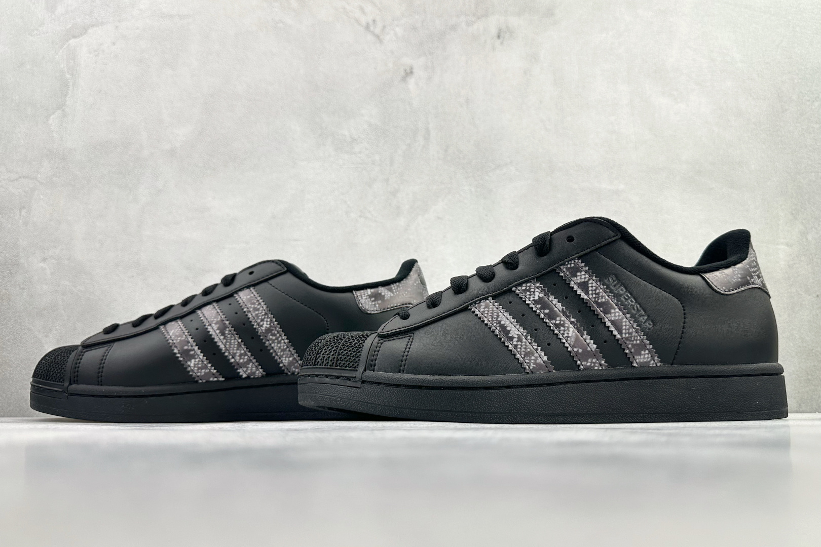 150 平台专供 adidas originals Superstar 2 黑色 JP6058