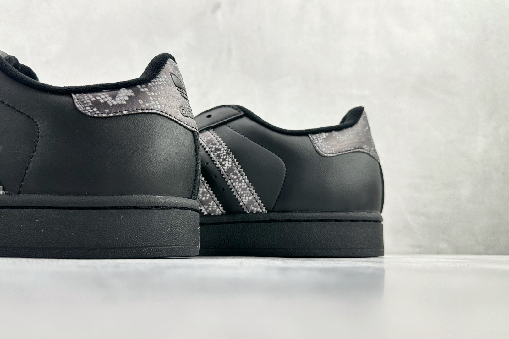 150 平台专供 adidas originals Superstar 2 黑色 JP6058