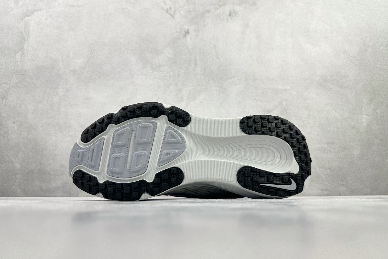 全套数据私模 Nike Vomero 18 灰色 HM6803-009